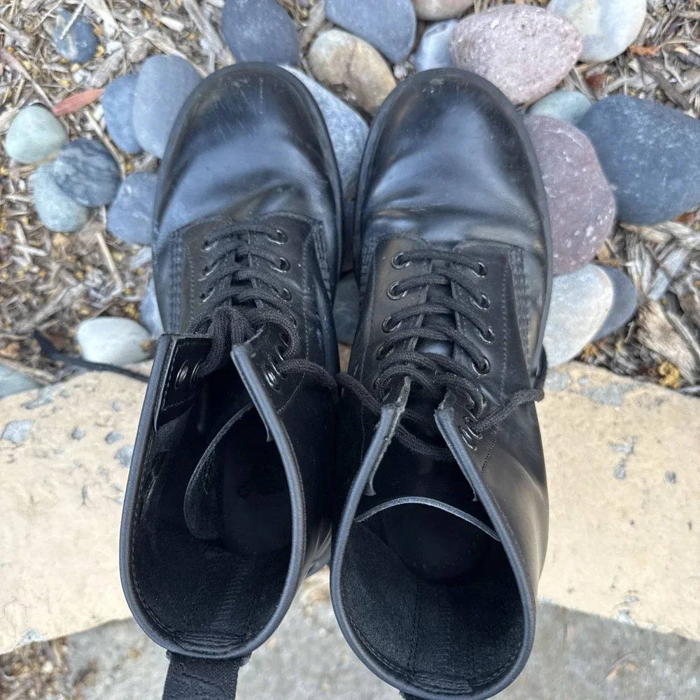 Dr Martens Doc Martens Boots 8L 7M BLACK SMOOTH‎ COMBAT SCRATCHES 1460 MONO